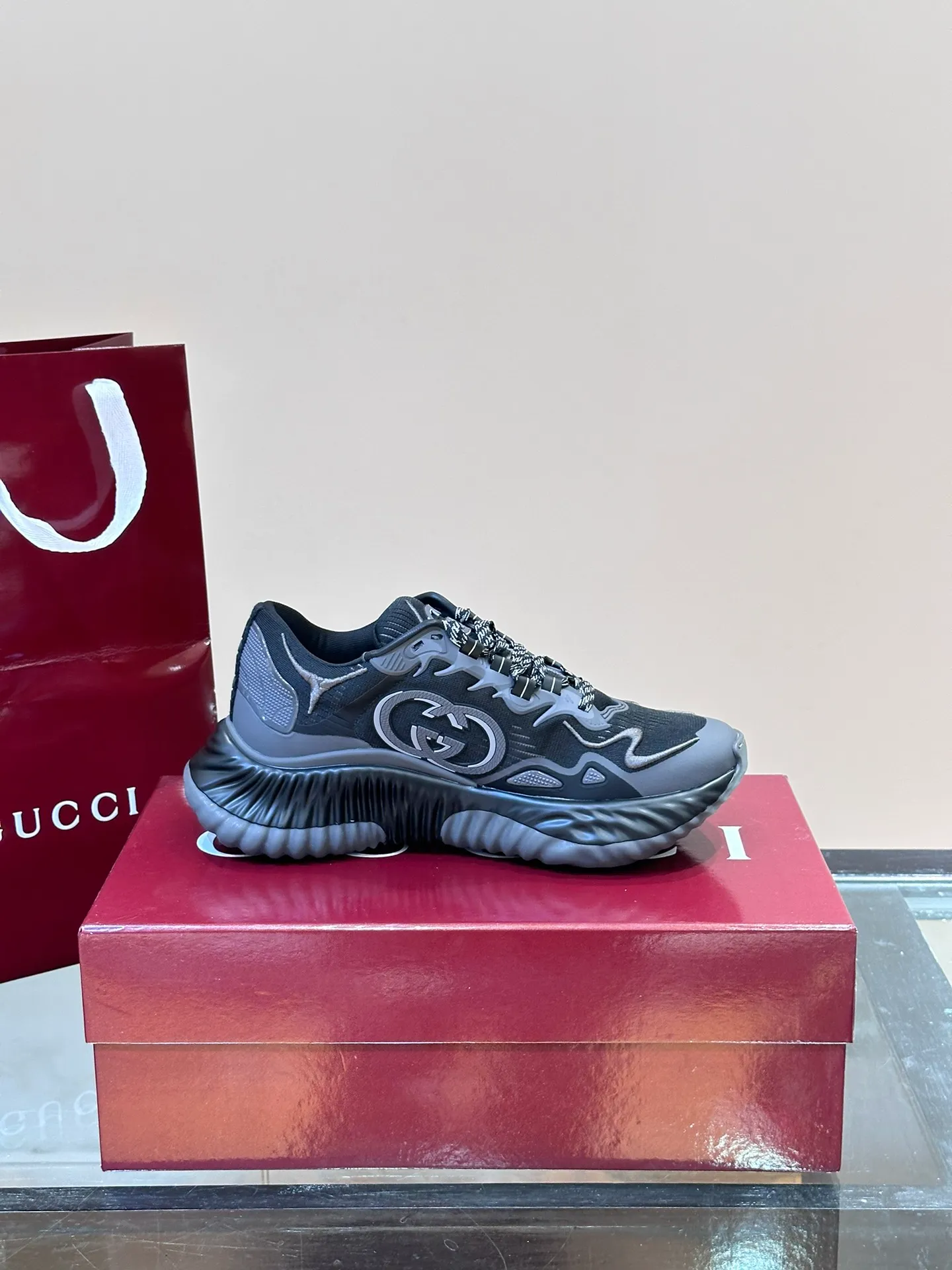 Men's Men's Shoes💰p760 "Gucc*" Ri Men's Men's Shoes💰p Men's Men's Shoes💰ple Series 2024ss👫Couple Style Casual Sports Shoes, buy the original and accurately reproduce it! Restore the quality of details, Gucci Ri men's shoes 💰p men's shoes 💰ple series sports shoes are made with innovative stitching technology to create a flowing texture like water. The leather design is paired with three-dimensional interlocking Double G leather patches and Gucci letter metal accessories, creating a free flowing texture of the entire shoe with a 3D effect. A classic and versatile piece that feels super comfortable on your feet! Male 39-44 Female 35-39
